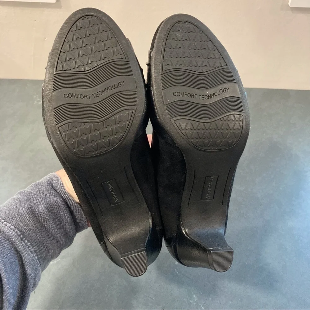 Andiamo sz 9.5 Belle black vegan leather buckle accent heels